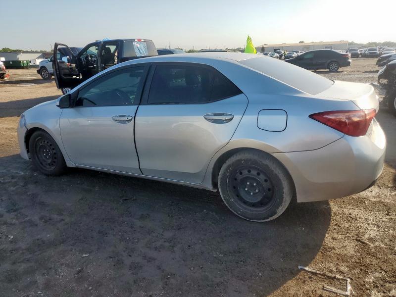 5YFBURHE0JP804906 - 2018 TOYOTA COROLLA L Gümüş fotoğraf 2