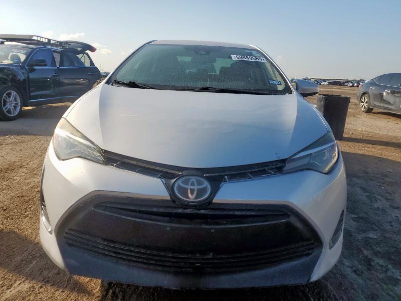 5YFBURHE0JP804906 - 2018 TOYOTA COROLLA L Gümüş fotoğraf 5
