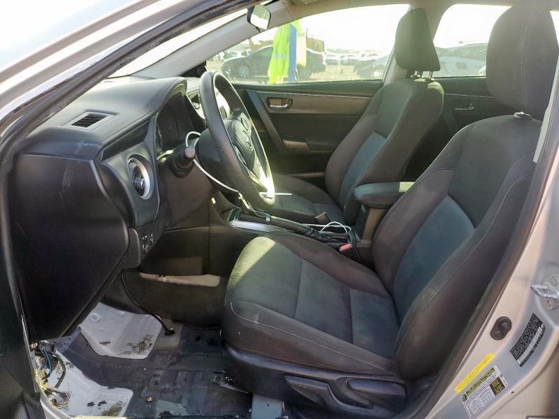 5YFBURHE0JP804906 - 2018 TOYOTA COROLLA L Gümüş fotoğraf 7