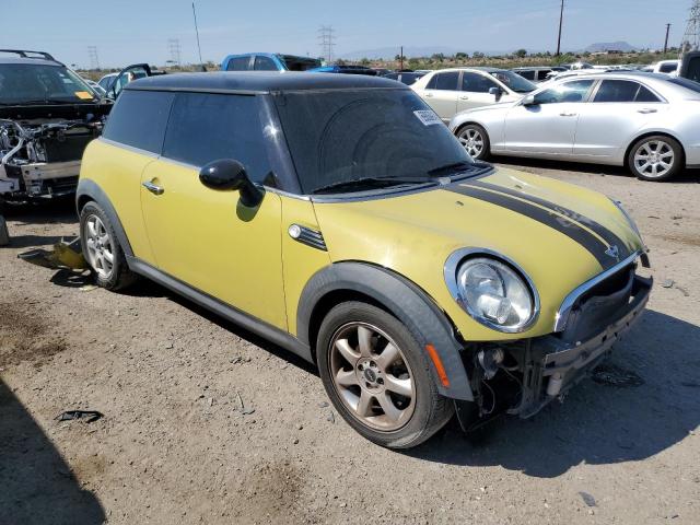 WMWMF3C59ATZ63453 - 2010 MINI COOPER YELLOW photo 4