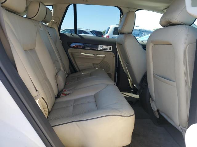 2LMDJ8JC0ABJ18264 - 2010 LINCOLN MKX WHITE photo 11