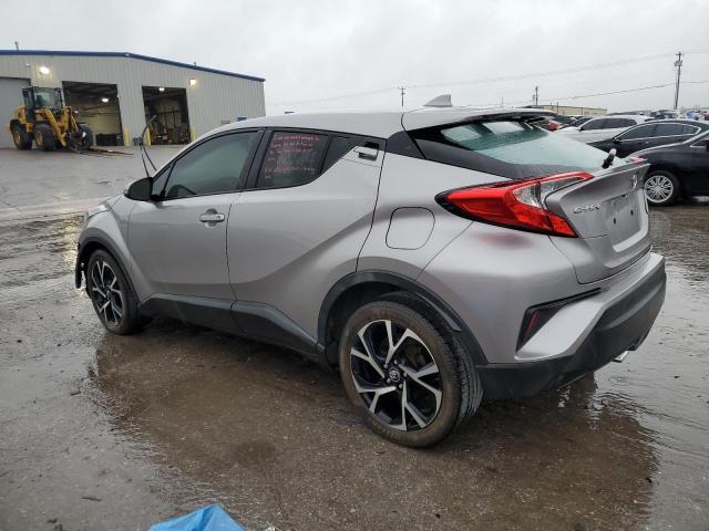NMTKHMBX7JR035795 - 2018 TOYOTA C-HR XLE Silber Foto 2