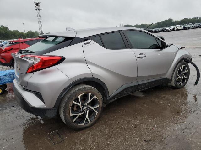 NMTKHMBX7JR035795 - 2018 TOYOTA C-HR XLE Silber Foto 3