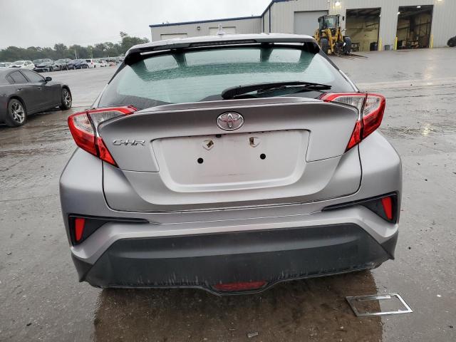 NMTKHMBX7JR035795 - 2018 TOYOTA C-HR XLE Silber Foto 6