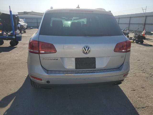 WVGEF9BP8CD009461 - 2012 VOLKSWAGEN TOUAREG V6 银色 照片 6