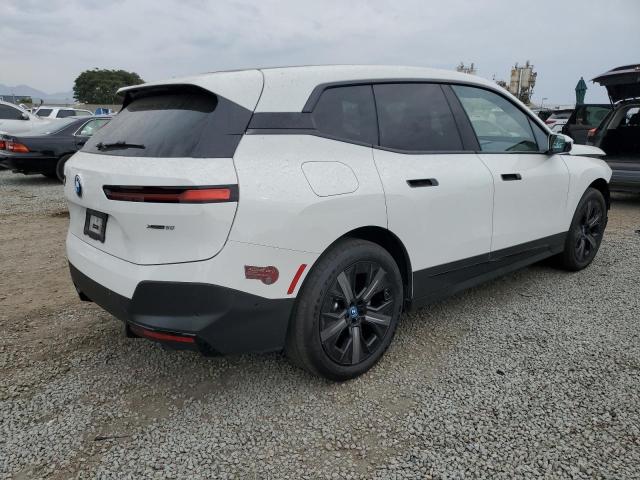 WB523CF09RCR57579 - 2024 BMW IX XDRIVE50 WHITE photo 3