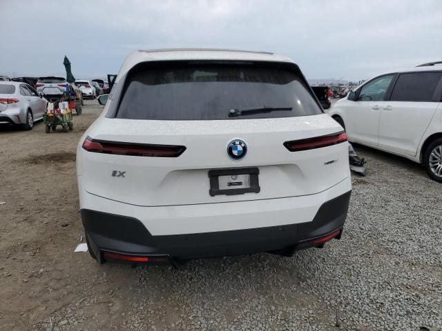 WB523CF09RCR57579 - 2024 BMW IX XDRIVE50 WHITE photo 6