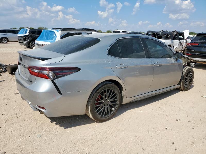 4T1G11AK7NU678757 - 2022 TOYOTA CAMRY SE 银色 照片 3