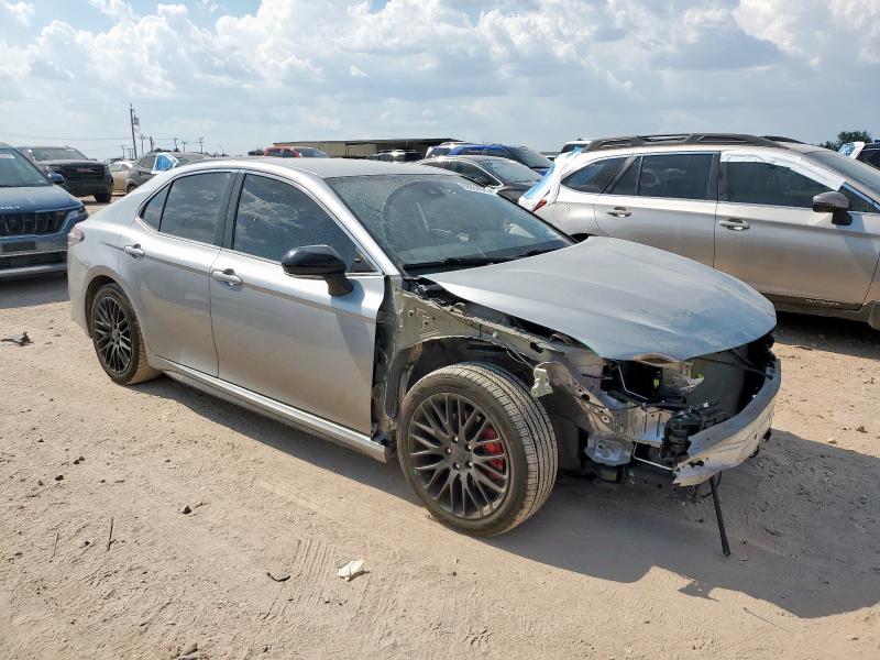 4T1G11AK7NU678757 - 2022 TOYOTA CAMRY SE 银色 照片 4