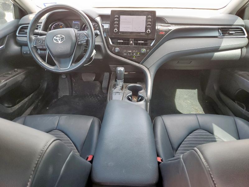 4T1G11AK7NU678757 - 2022 TOYOTA CAMRY SE 银色 照片 8