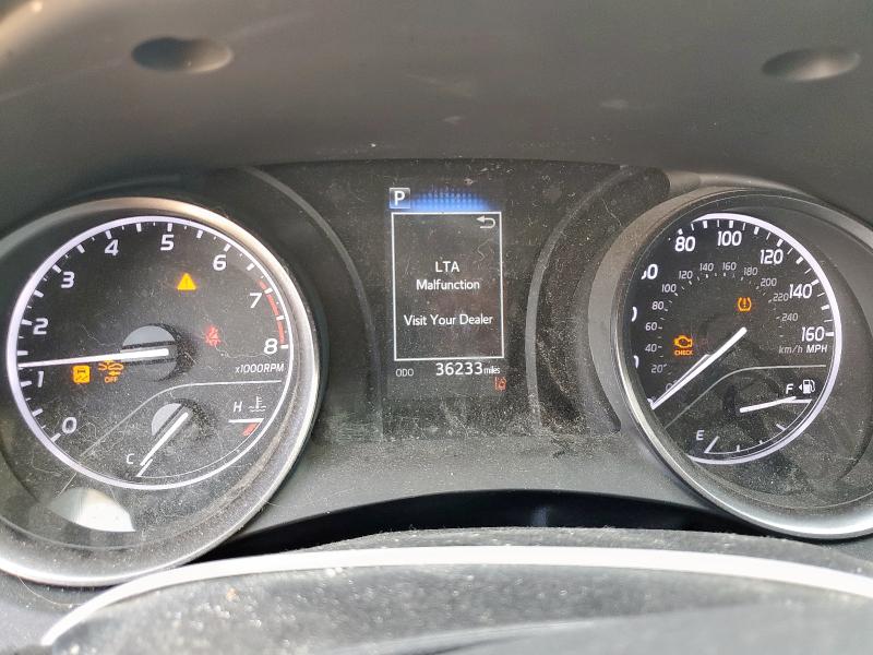 4T1G11AK7NU678757 - 2022 TOYOTA CAMRY SE 银色 照片 9