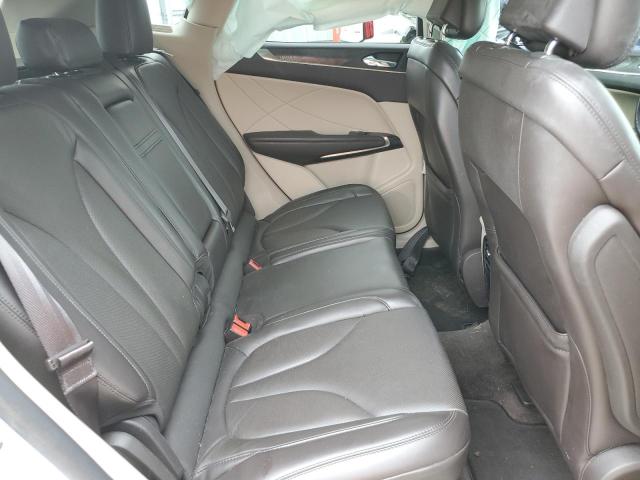 5LMCJ3C94HUL69382 - 2017 LINCOLN MKC RESERVE თეთრი ფოტო 11