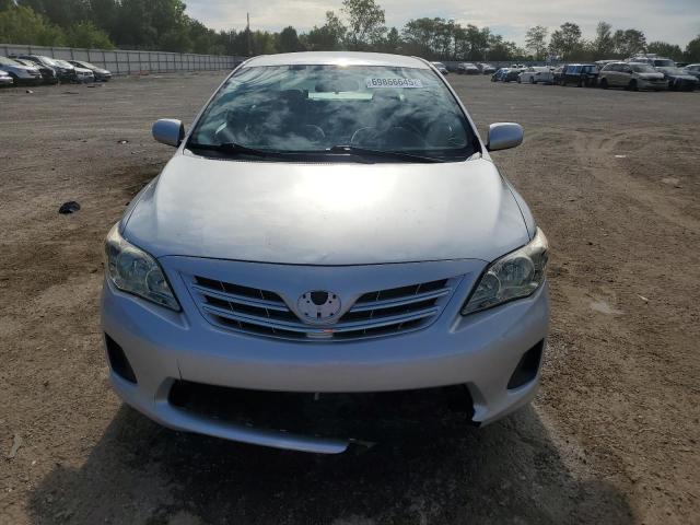 2T1BU4EE4DC090306 - 2013 TOYOTA COROLLA BASE Gümüş fotoğraf 5