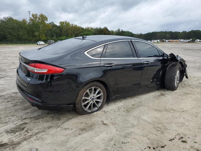 3FA6P0HD3HR366212 - 2017 FORD FUSION SE BLACK photo 3