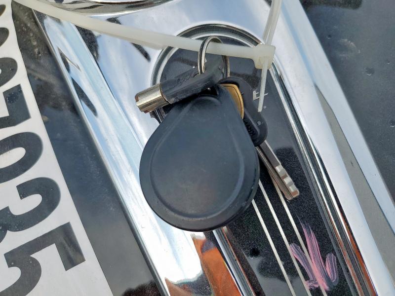 1HD1KBC11PB678025 - 2023 HARLEY-DAVIDSON FLHX BLACK photo 8