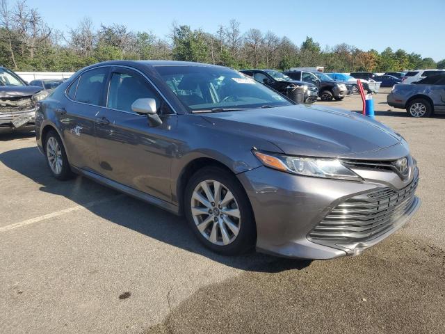 4T1B11HKXJU103630 - 2018 TOYOTA CAMRY L ნაცრისფერი ფოტო 4