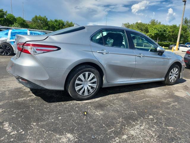 4T1B31HK3KU514041 - 2019 TOYOTA CAMRY LE SILVER photo 3