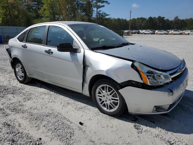 1FAHP3FN3BW112249 - 2011 FORD FOCUS SE SILVER photo 4