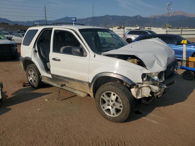 1FMCU93115KB03946 - 2005 FORD ESCAPE XLT WHITE photo 4