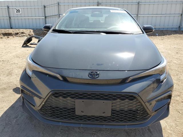 5YFS4MCE4SP229611 - 2025 TOYOTA COROLLA SE CHARCOAL photo 5