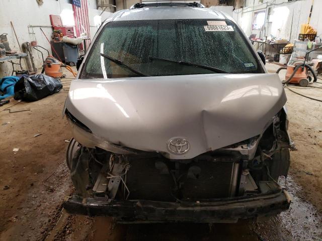 5TDKK3DC5FS542158 - 2015 TOYOTA SIENNA LE SILVER photo 5