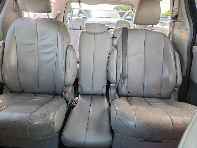 5TDYK3DC8CS274048 - 2012 TOYOTA SIENNA XLE GRAY photo 10