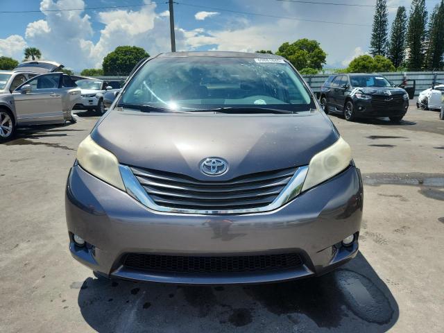 5TDYK3DC8CS274048 - 2012 TOYOTA SIENNA XLE GRAY photo 5