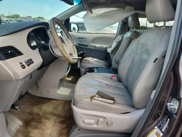 5TDYK3DC8CS274048 - 2012 TOYOTA SIENNA XLE GRAY photo 7