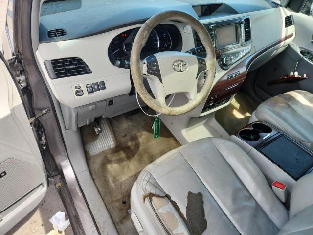5TDYK3DC8CS274048 - 2012 TOYOTA SIENNA XLE GRAY photo 8