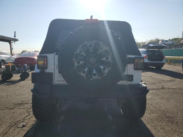 1C4BJWEG5GL173035 - 2016 JEEP WRANGLER UNLIMITED SAHARA WHITE photo 6