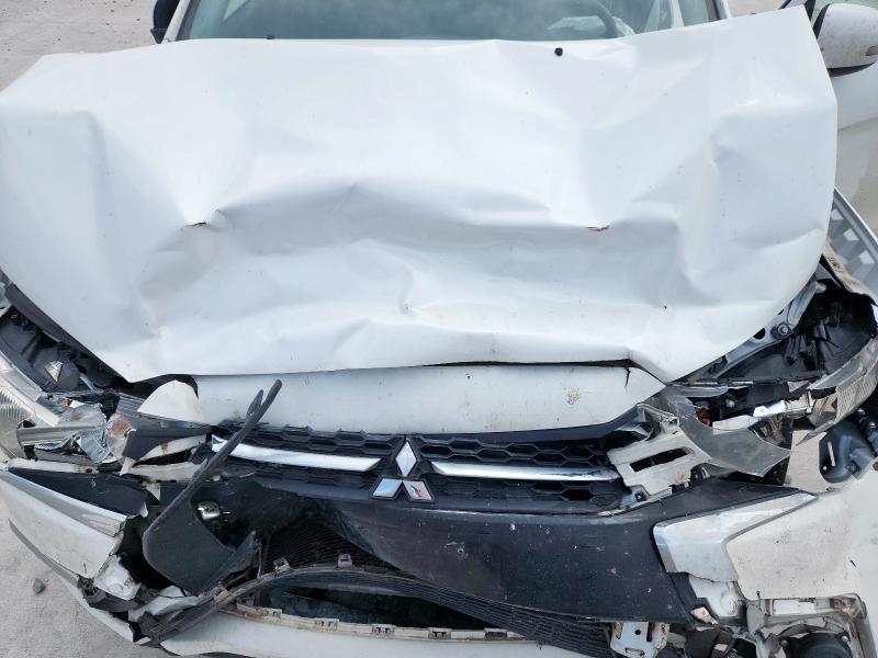 JA4AR3AU8KU010889 - 2019 MITSUBISHI OUTLANDER ES Weiß Foto 12