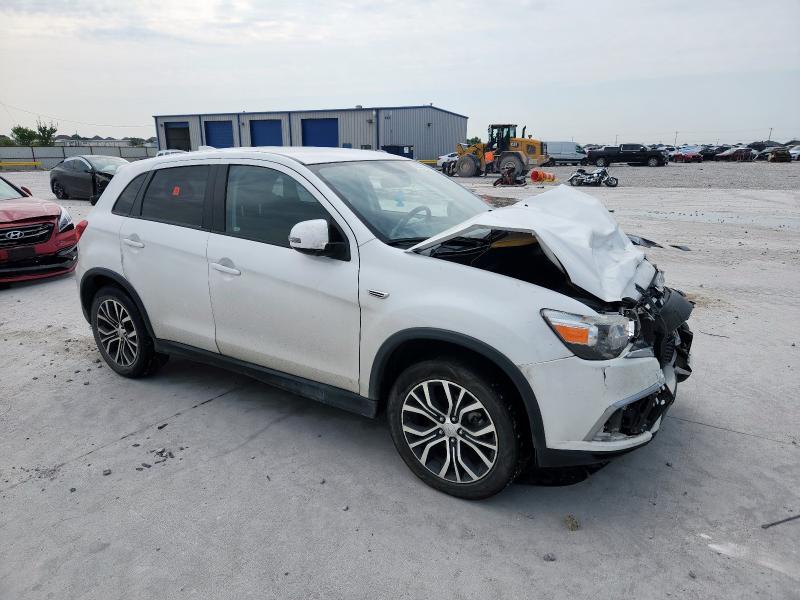 JA4AR3AU8KU010889 - 2019 MITSUBISHI OUTLANDER ES Weiß Foto 4
