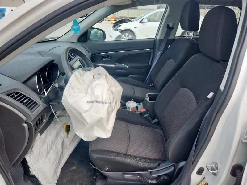 JA4AR3AU8KU010889 - 2019 MITSUBISHI OUTLANDER ES Weiß Foto 7