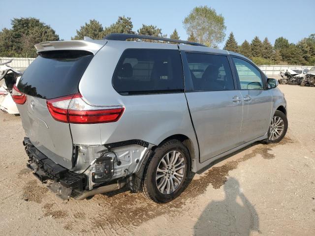 5TDYZ3DC5KS997026 - 2019 TOYOTA SIENNA XLE SILVER photo 3