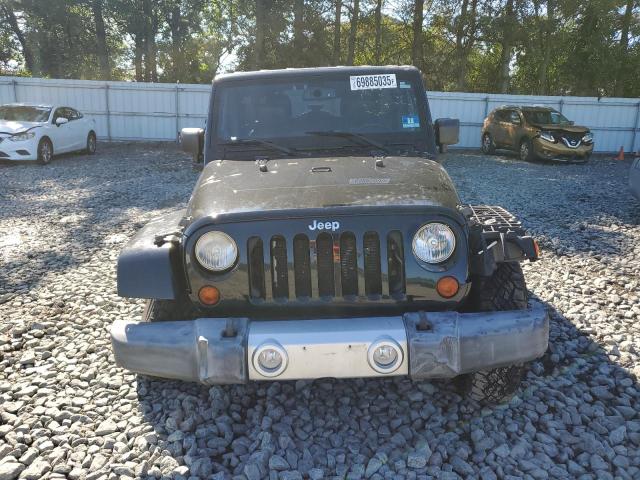 1C4BJWEG8DL574929 - 2013 JEEP WRANGLER U SAHARA Qara foto 5