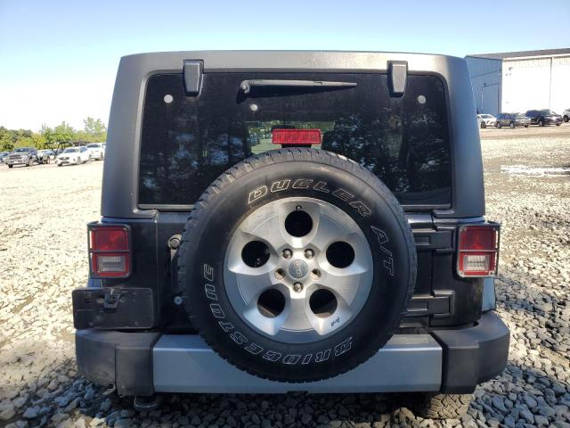 1C4BJWEG8DL574929 - 2013 JEEP WRANGLER U SAHARA Qara foto 6