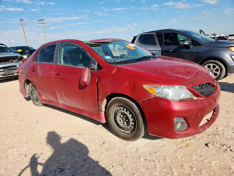 5YFBU4EE8DP203657 - 2013 TOYOTA COROLLA BASE أحمر صورة 4