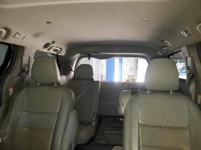 5TDYK3DC8FS681100 - 2015 TOYOTA SIENNA XLE SILVER photo 10