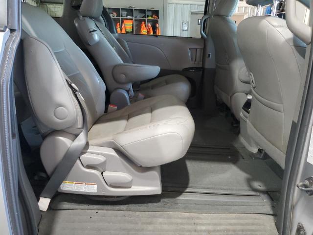 5TDYK3DC8FS681100 - 2015 TOYOTA SIENNA XLE SILVER photo 11