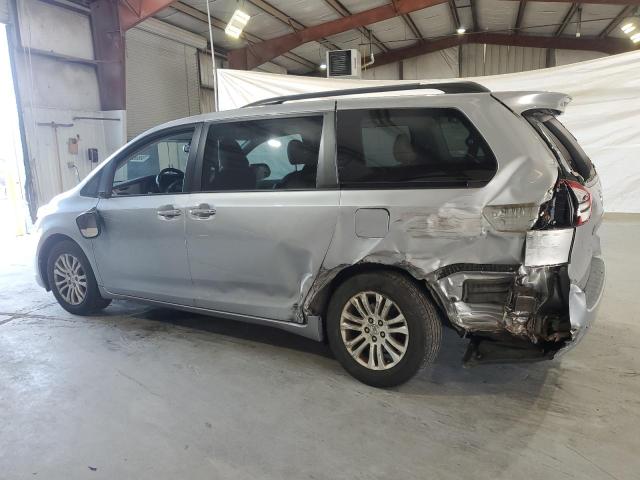 5TDYK3DC8FS681100 - 2015 TOYOTA SIENNA XLE SILVER photo 2
