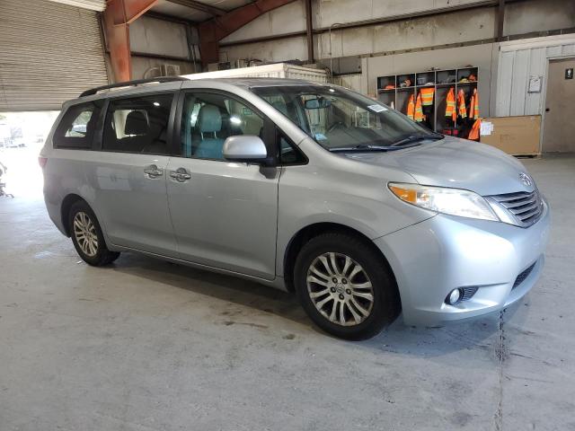 5TDYK3DC8FS681100 - 2015 TOYOTA SIENNA XLE SILVER photo 4