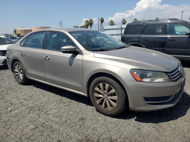 1VWAT7A30FC046395 - 2015 VOLKSWAGEN PASSAT S SILVER photo 4