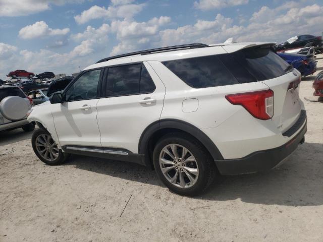 1FMSK7DH5NGA19102 - 2022 FORD EXPLORER XLT WHITE photo 2