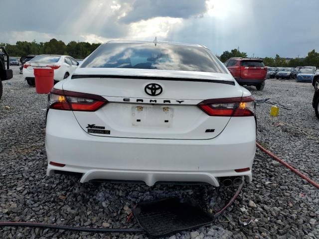 4T1G11AK4RU206411 - 2024 TOYOTA CAMRY SE NIGHT SHADE WHITE photo 6