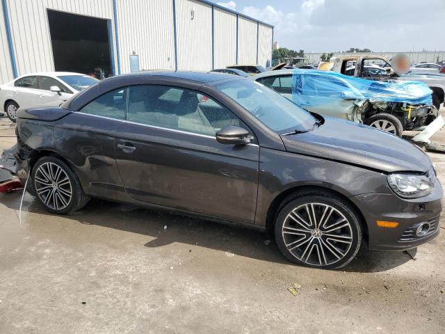 WVWFW8AH7FV002089 - 2015 VOLKSWAGEN EOS LUX 石墨色 照片 4