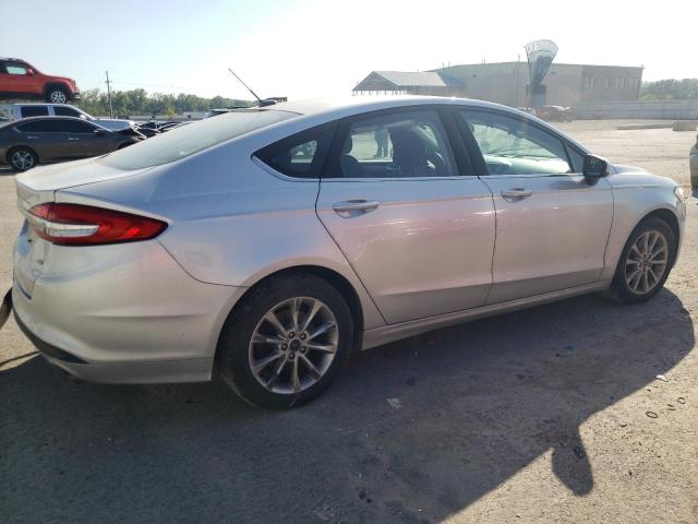 3FA6P0H7XHR149136 - 2017 FORD FUSION SE SILVER photo 3