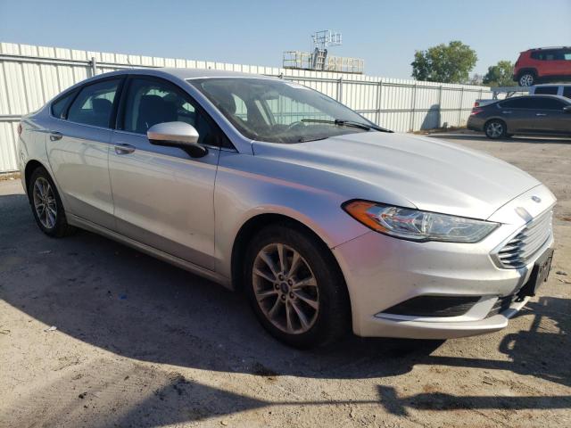 3FA6P0H7XHR149136 - 2017 FORD FUSION SE SILVER photo 4