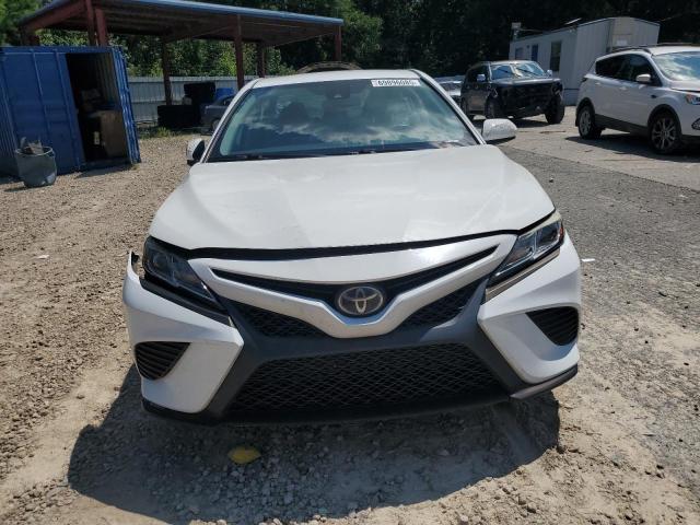 4T1G11AK3LU900904 - 2020 TOYOTA CAMRY SE WHITE photo 5