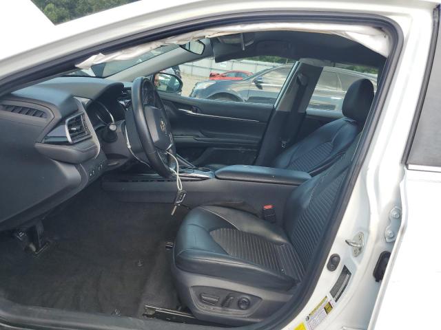 4T1G11AK3LU900904 - 2020 TOYOTA CAMRY SE WHITE photo 7