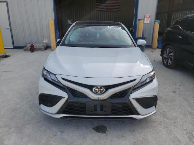 4T1K61AK6PU169113 - 2023 TOYOTA CAMRY XSE WHITE photo 5